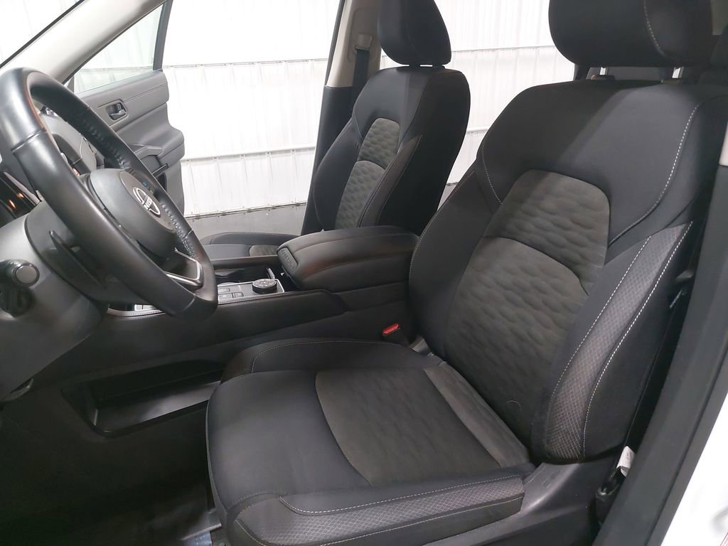 Used 2025 Nissan Pathfinder SV image 16