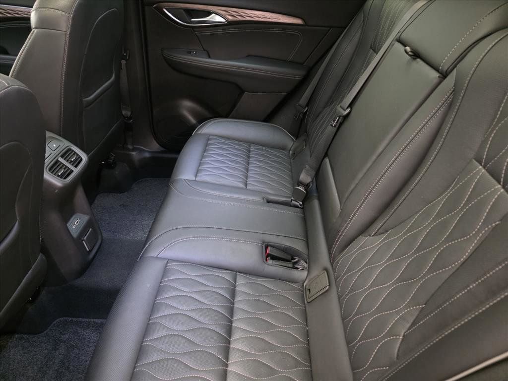 Used 2021 Buick Envision Avenir image 17
