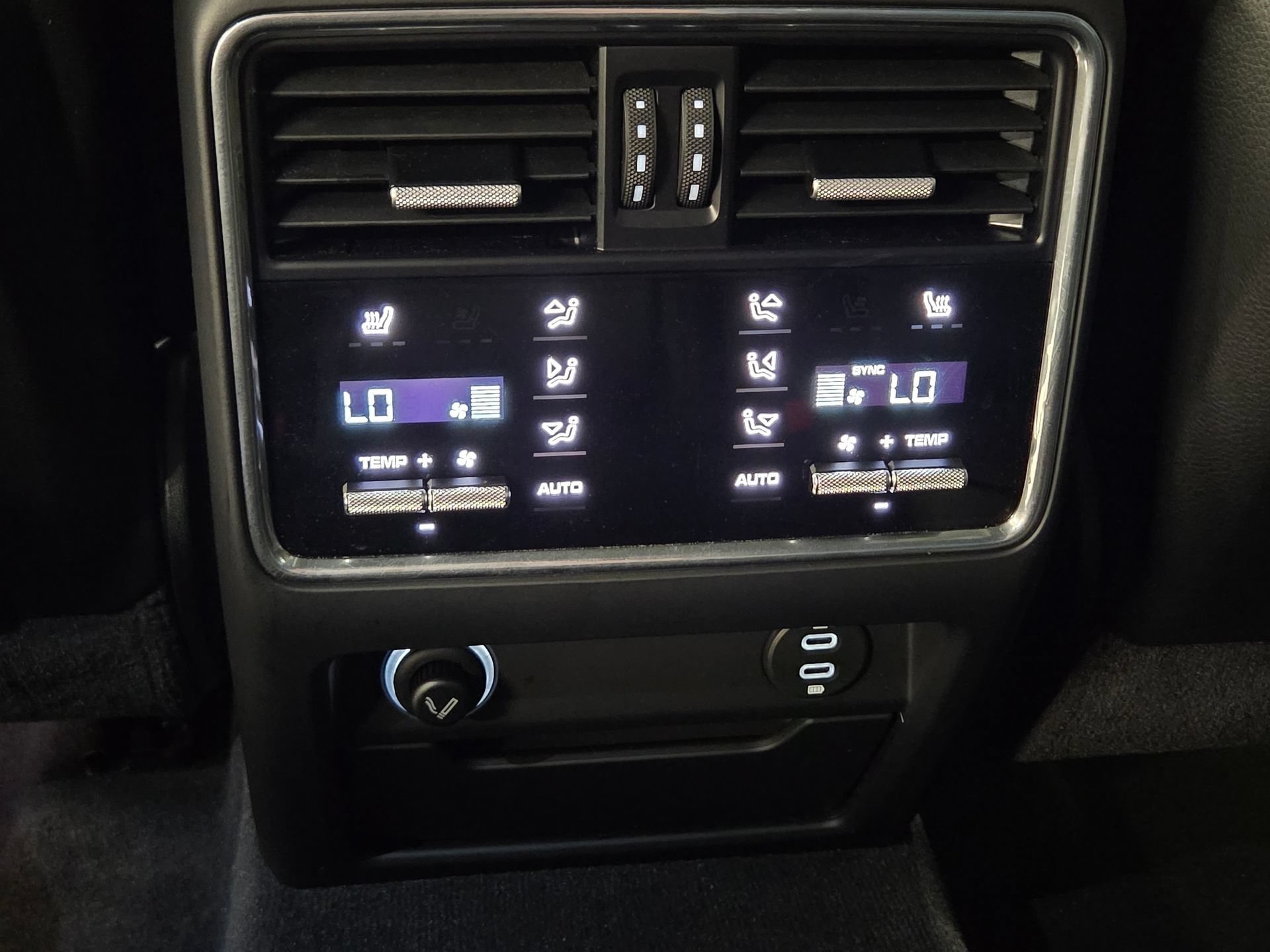 Certified 2023 Porsche Cayenne Coupe AWD/4WD image 12