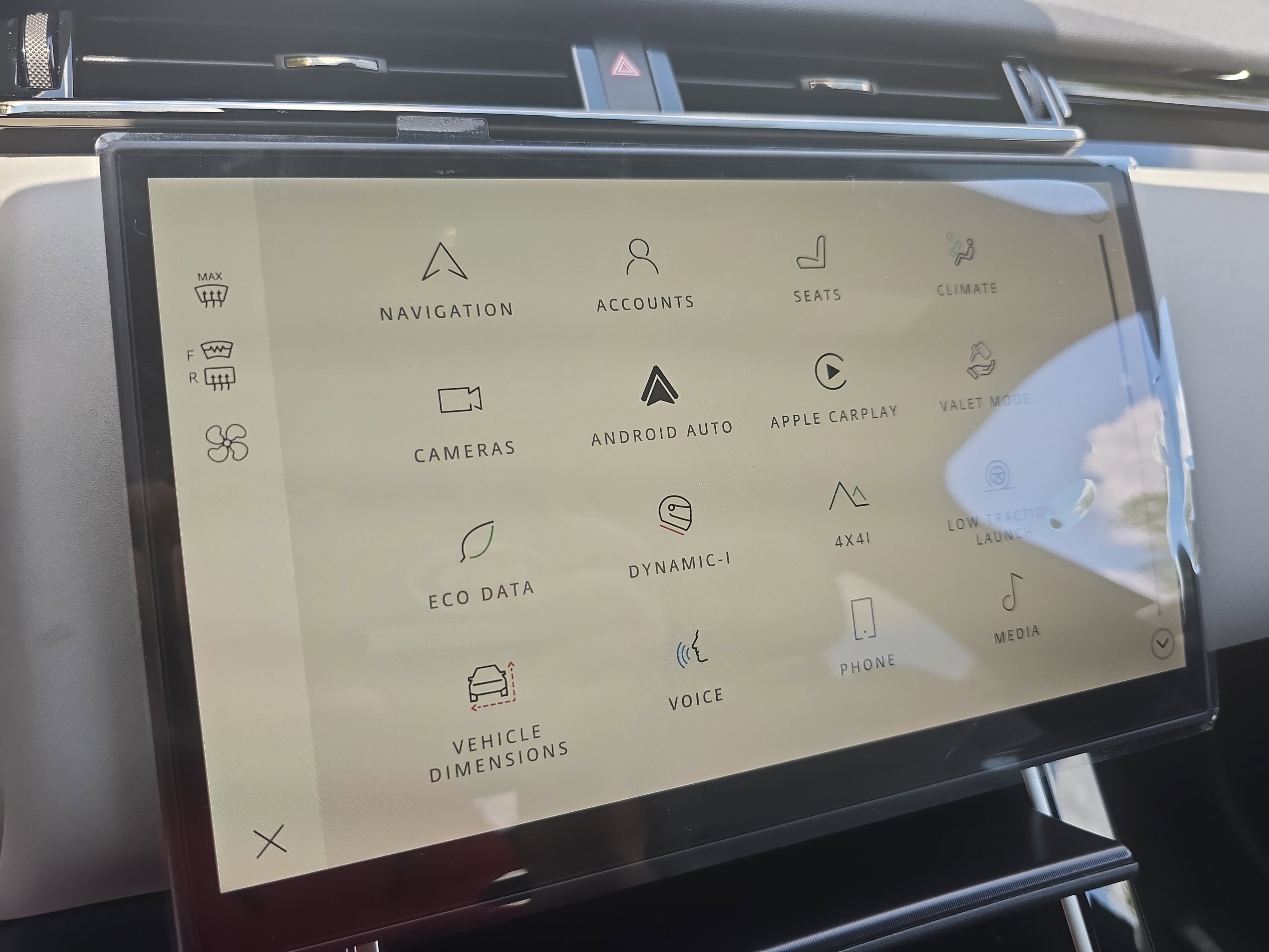 New 2026 Land Rover Range Rover Velar Dynamic SE image 21