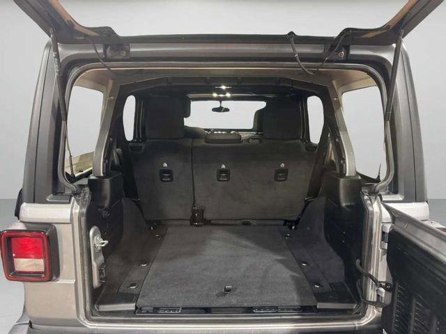 Used 2020 Jeep Wrangler Unlimited Sahara image 30