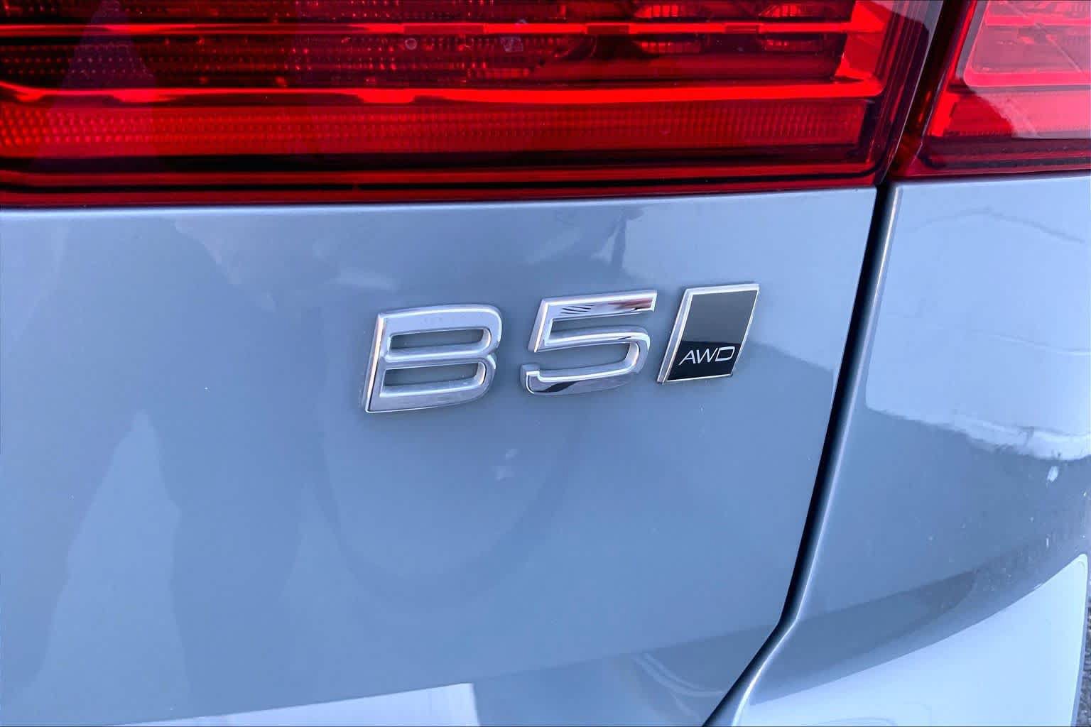 Used 2022 Volvo XC60 B5 Momentum w/ Climate Package AWD/4WD image 33