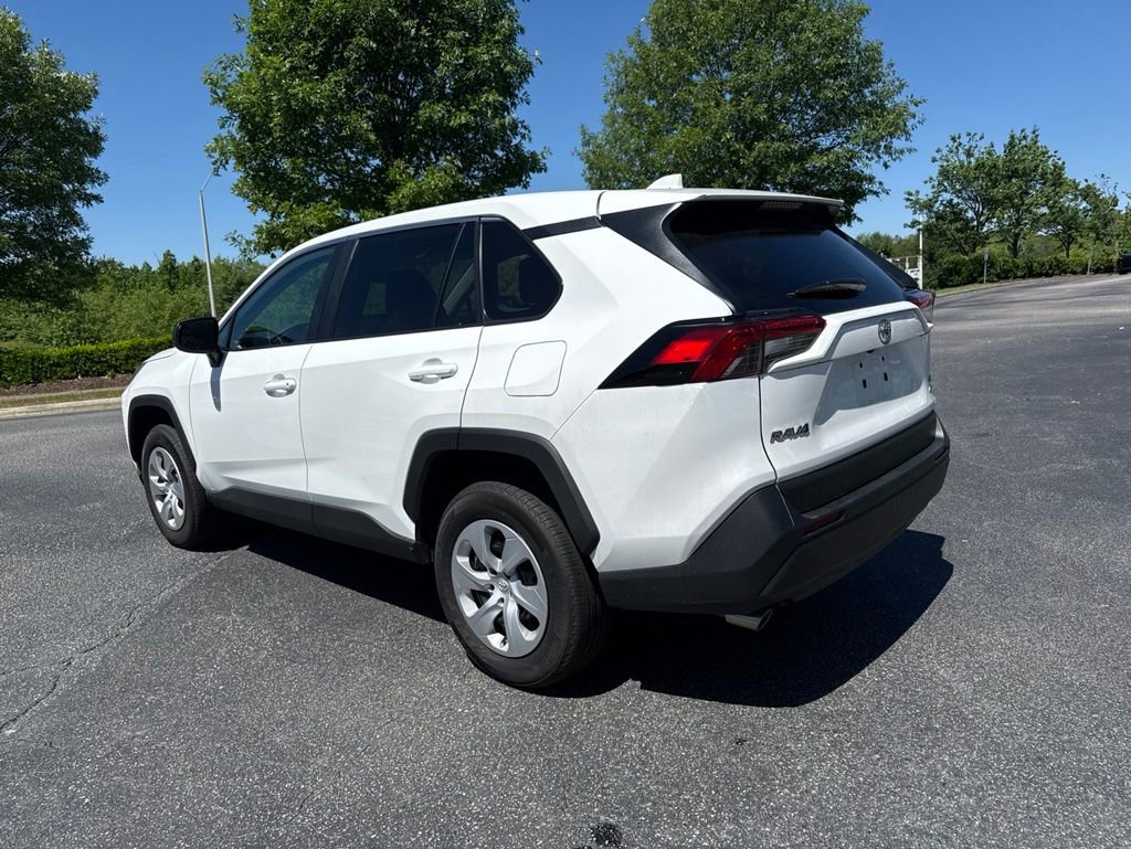 Used 2025 Toyota RAV4 LE AWD/4WD image 4
