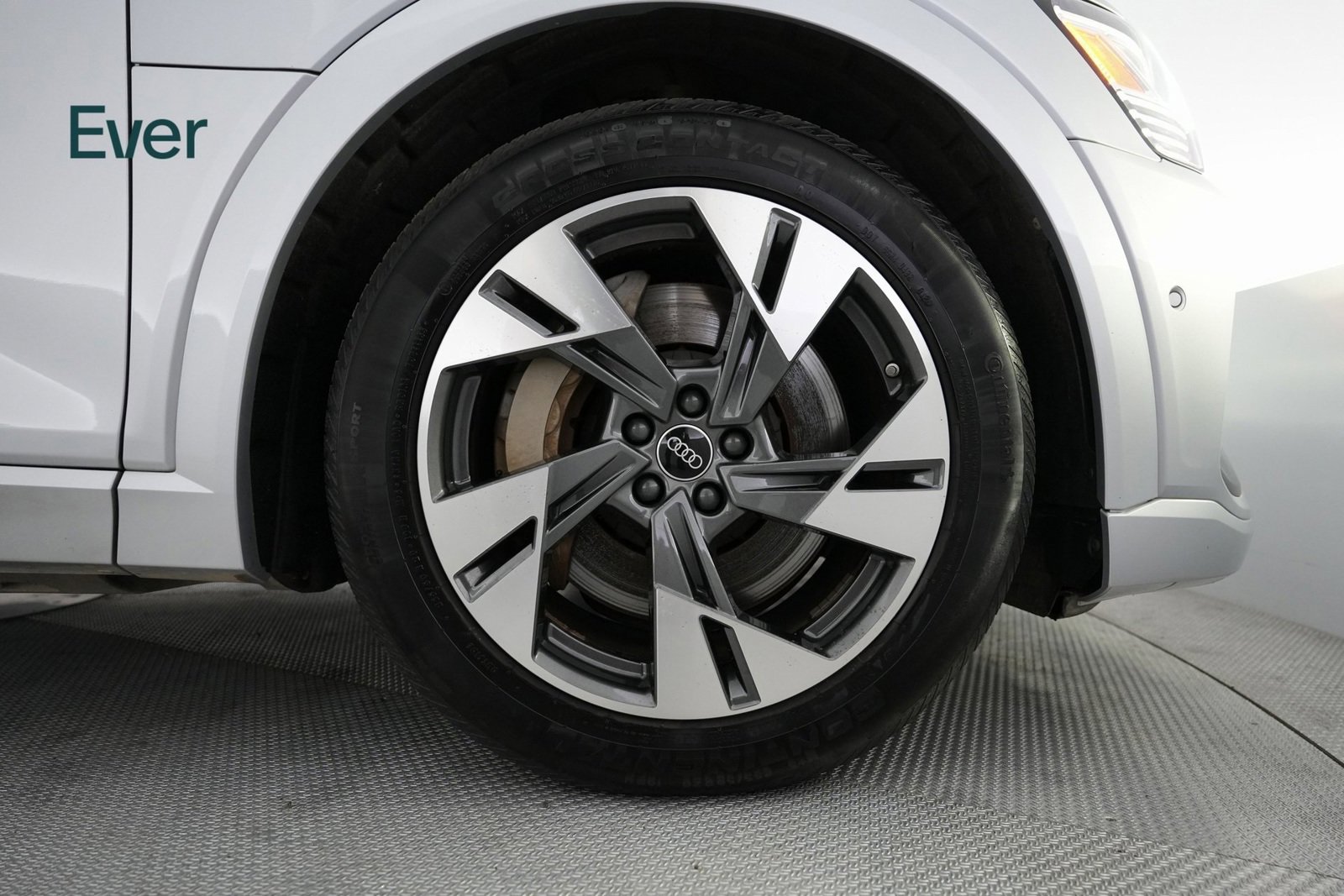 Used 2022 Audi e-tron Premium Plus image 20