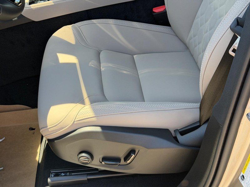 New 2026 Volvo XC90 T8 Plus w/ Protection Package AWD/4WD image 14