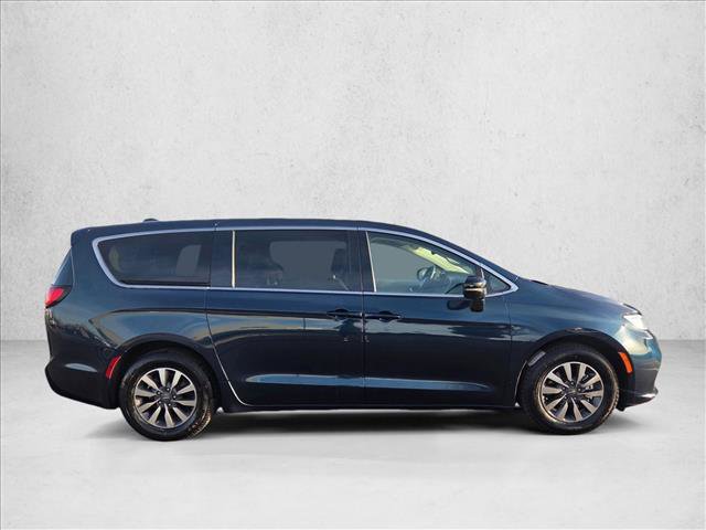 Used 2024 Chrysler Pacifica Limited FWD image 4