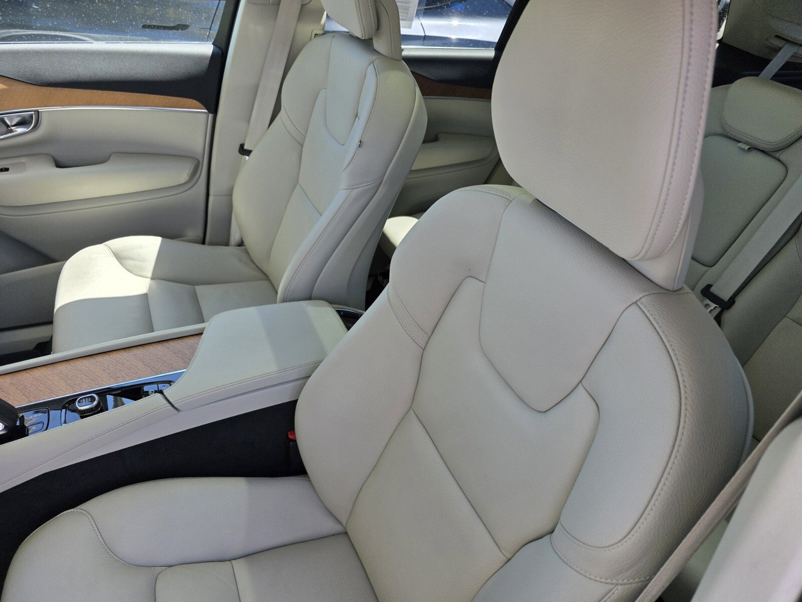Used 2022 Volvo XC90 T8 Inscription Expression w/ Advanced Package AWD/4WD image 12