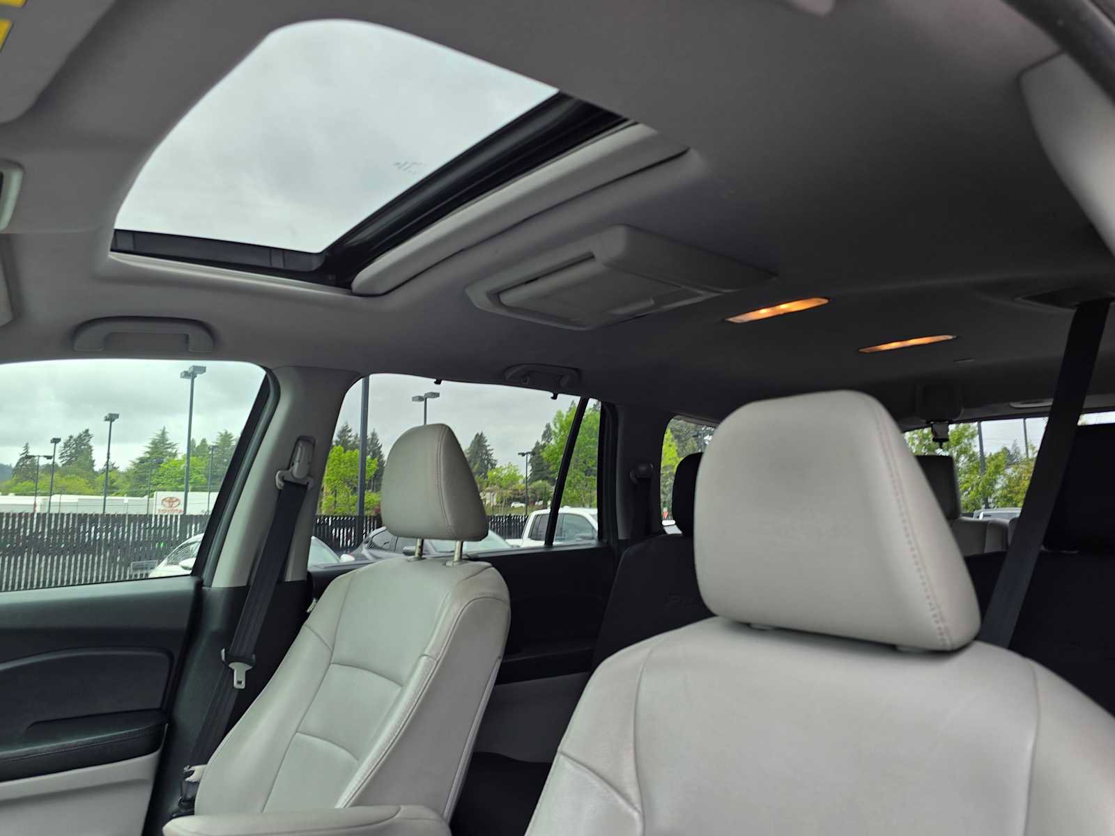 Used 2016 Honda Pilot Touring image 25