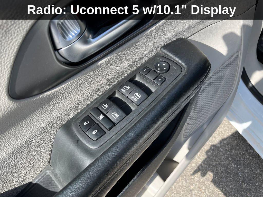 Used 2022 Chrysler Pacifica Touring-L FWD image 15