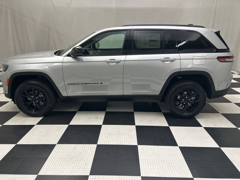 New 2025 Jeep Grand Cherokee Altitude AWD/4WD image 6