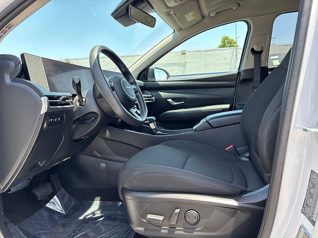 Used 2026 Hyundai Tucson SEL FWD image 13