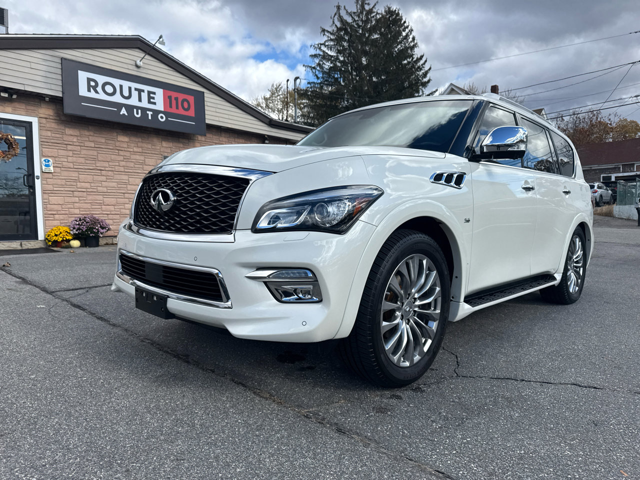 Used 2015 INFINITI QX80 4WD w/ Deluxe Technology Package