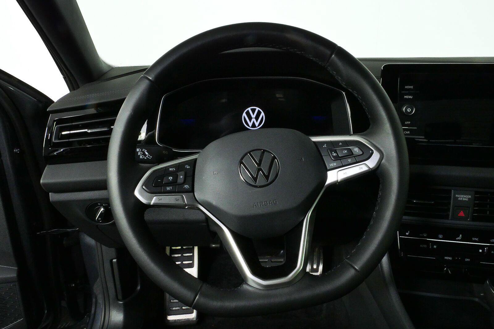 Certified 2025 Volkswagen Jetta Sport FWD image 11