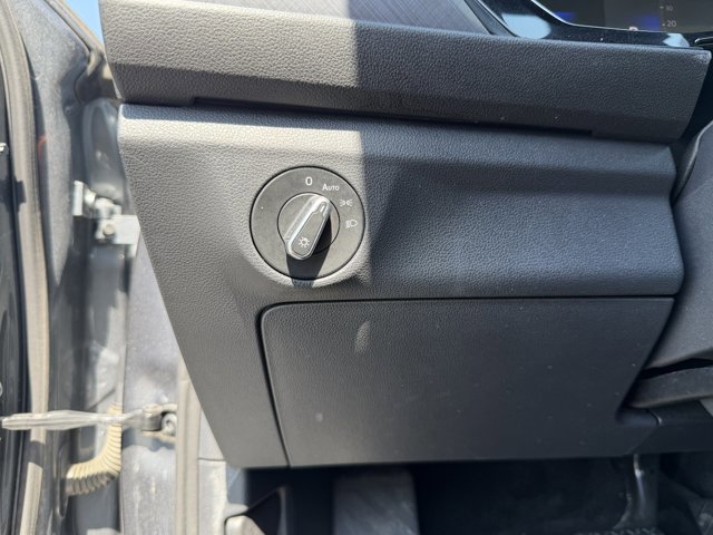 Used 2024 Volkswagen Jetta SE image 12