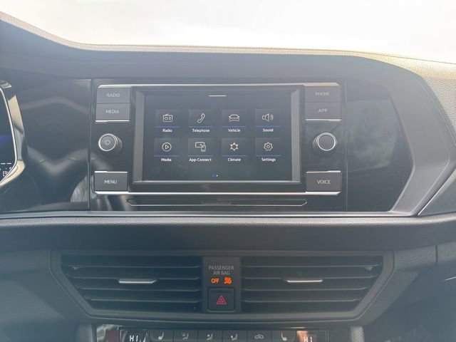 Used 2022 Volkswagen Jetta SE image 15