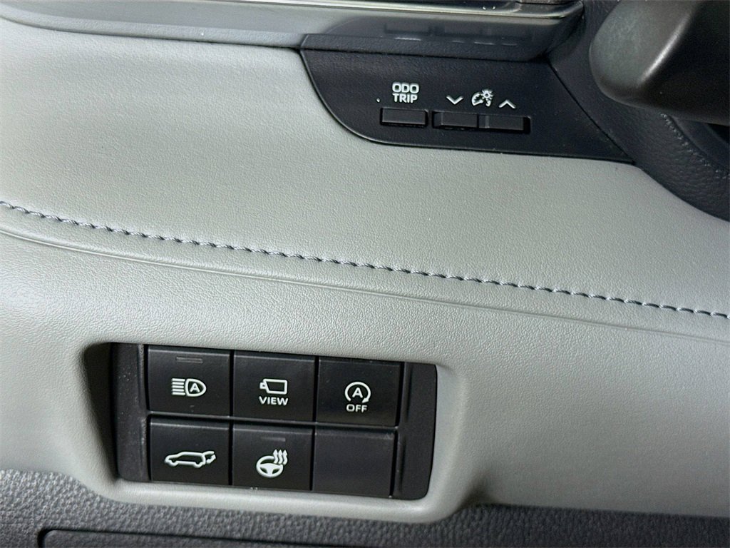 Used 2023 Toyota Highlander Limited image 18