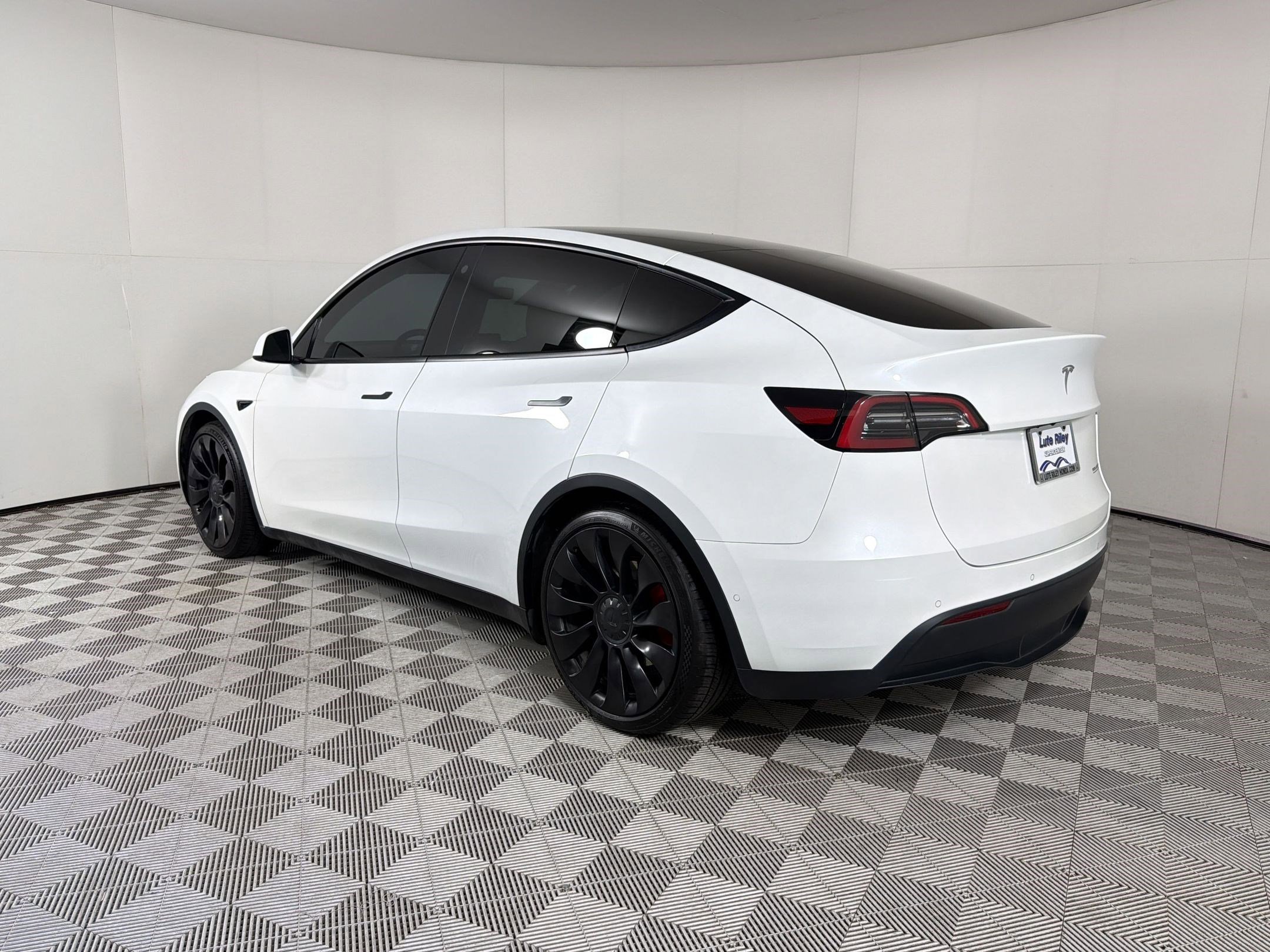 Used 2022 Tesla Model Y Performance AWD/4WD image 3
