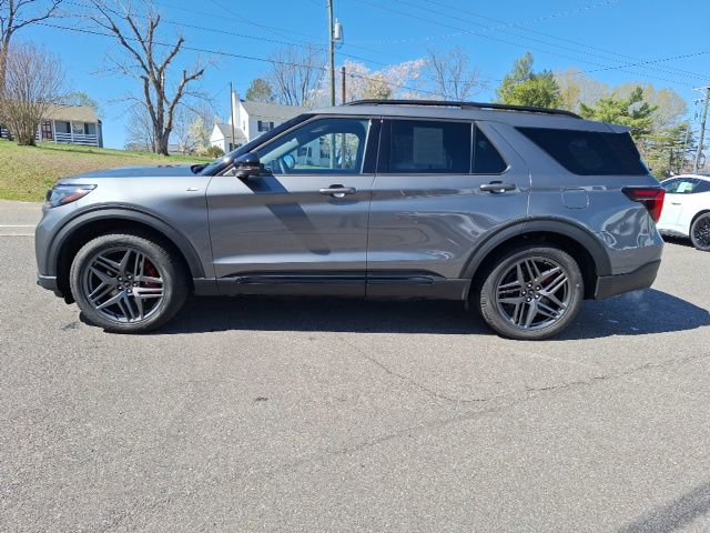 Certified 2025 Ford Explorer ST-Line w/ Premium Package image 6