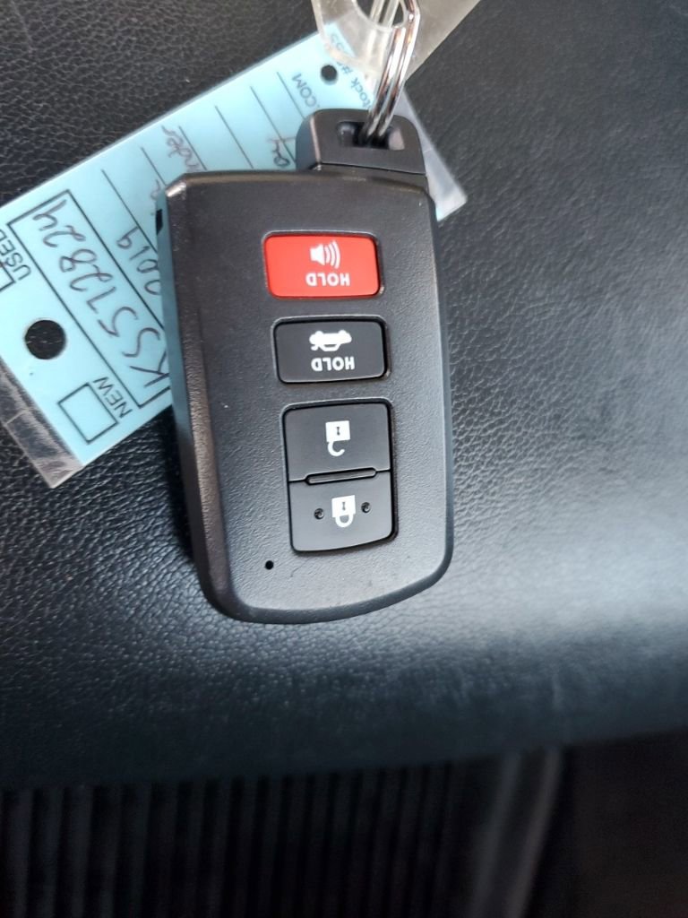 Used 2019 Toyota Highlander XLE image 34