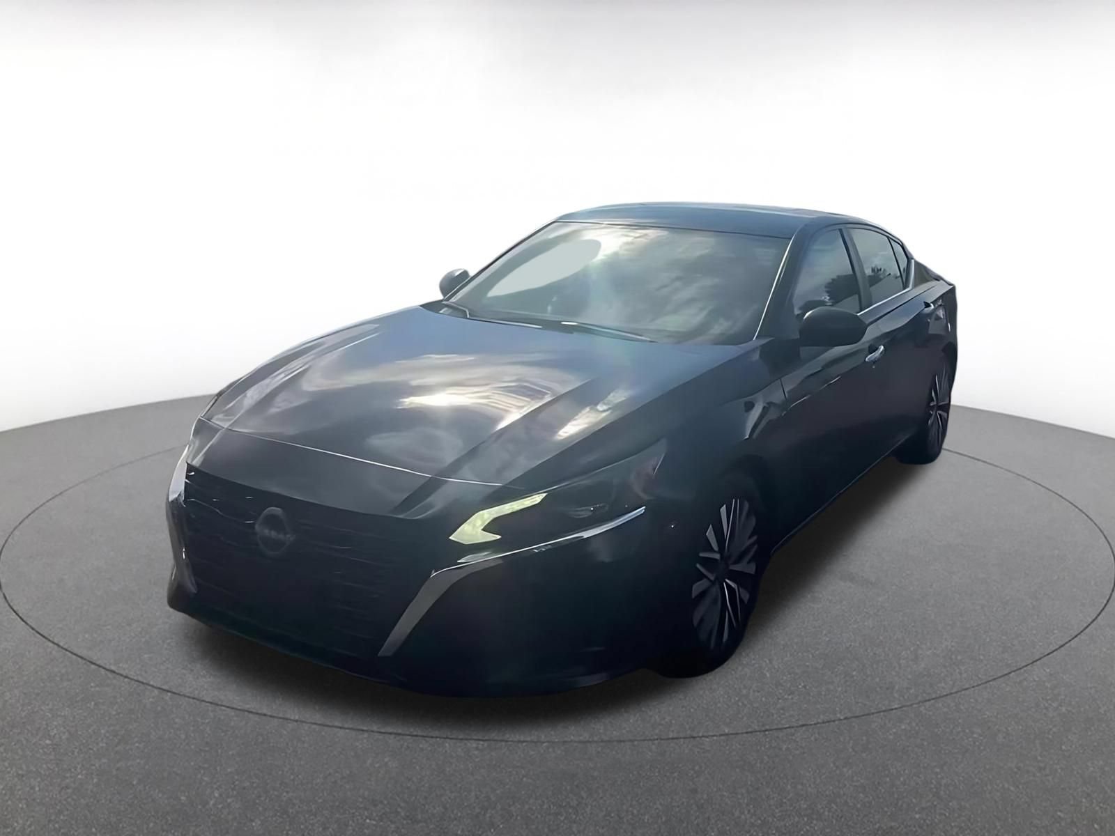 Used 2025 Nissan Altima 2.5 SV FWD image 8