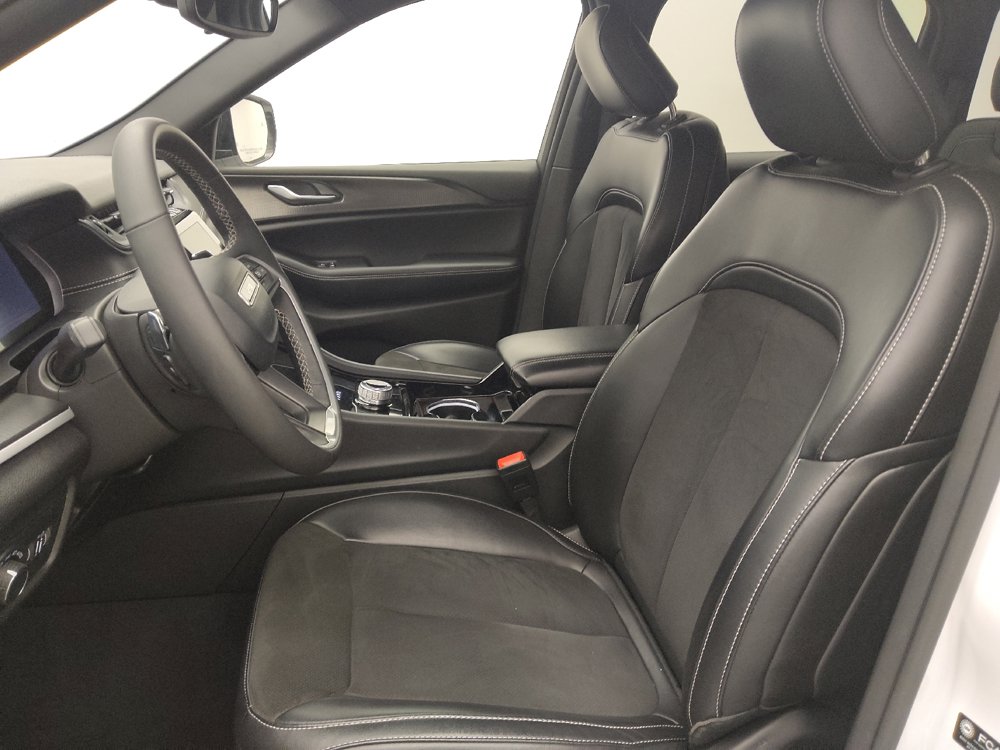 Used 2023 Jeep Grand Cherokee Altitude AWD/4WD image 17