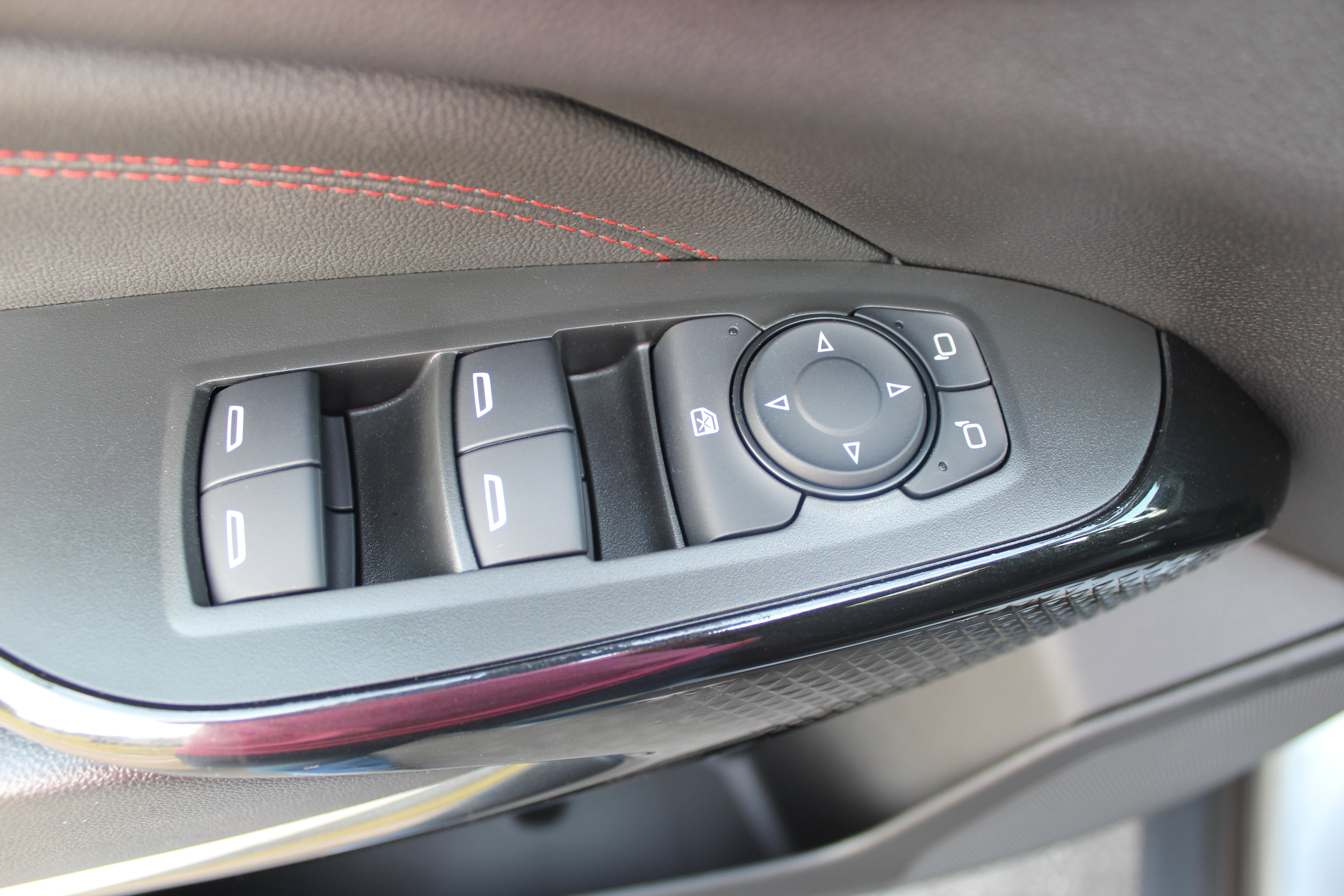 New 2025 Chevrolet Trax RS w/ Driver Confidence Package image 28