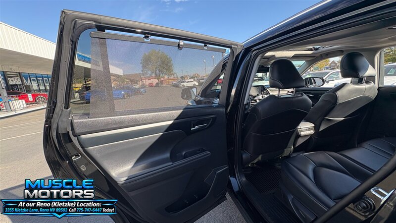 Used 2021 Toyota Highlander XLE AWD/4WD image 13