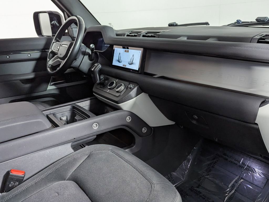 Used 2021 Land Rover Defender 110 image 28