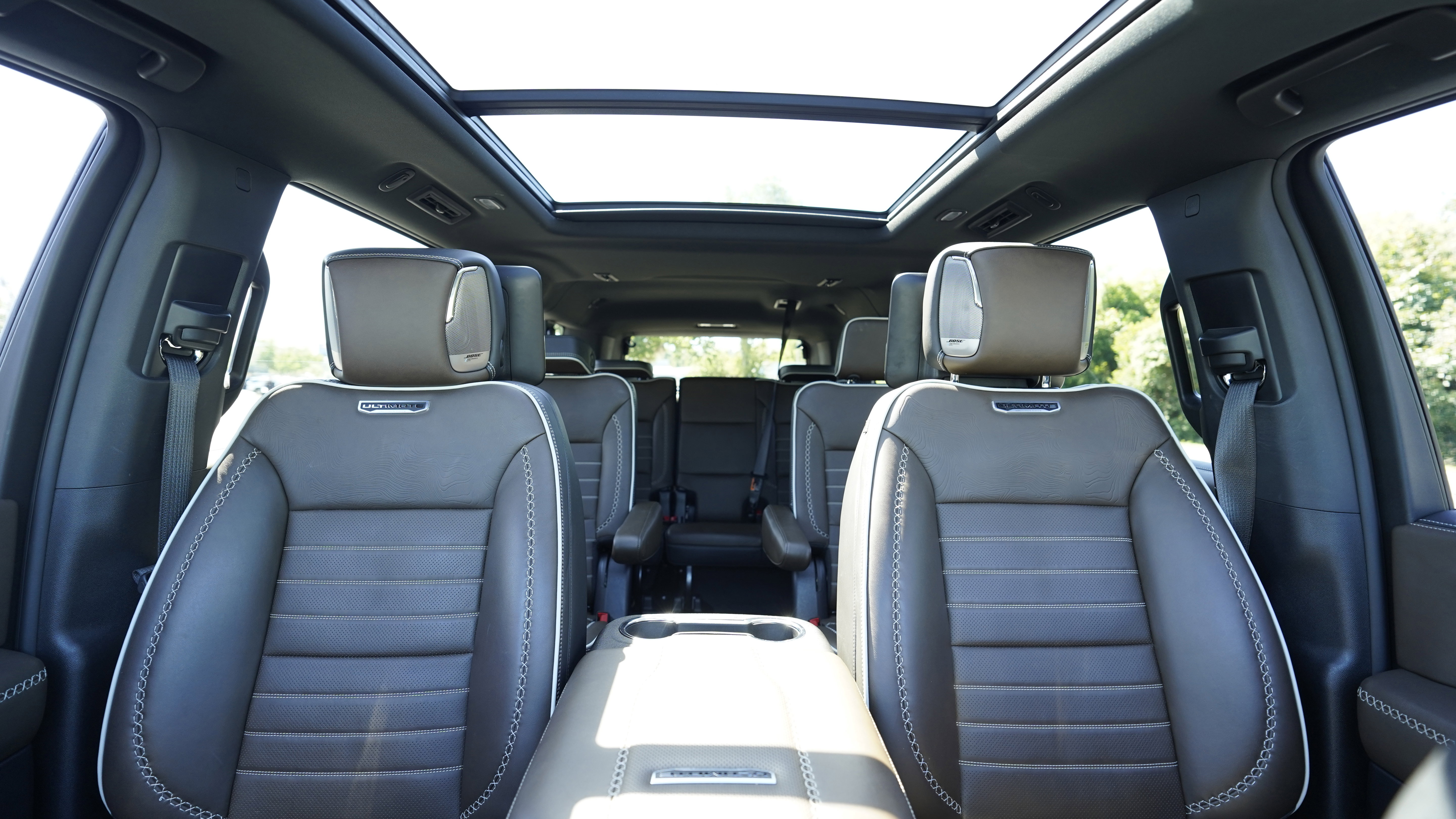 Used 2025 GMC Yukon XL Denali Ultimate AWD/4WD image 8