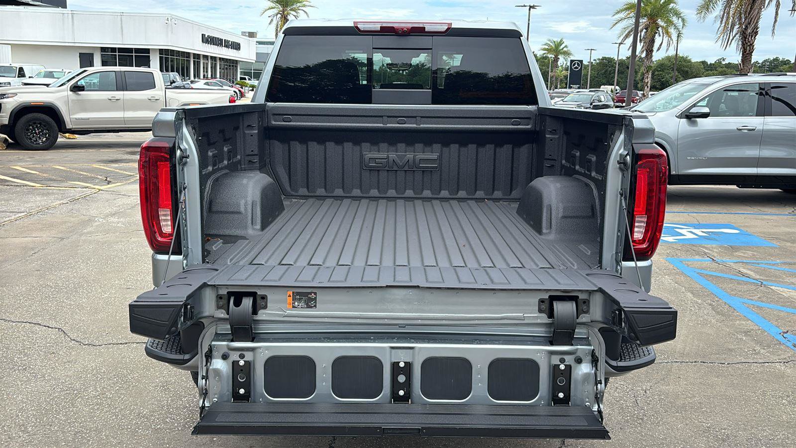 New 2026 GMC Sierra 1500 AT4 w/ AT4 Premium Package AWD/4WD image 7