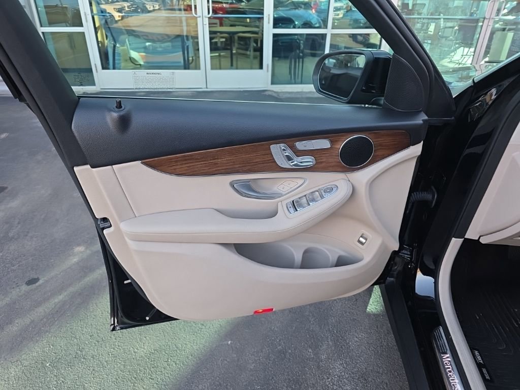 Used 2022 Mercedes-Benz GLC 300 4MATIC image 9