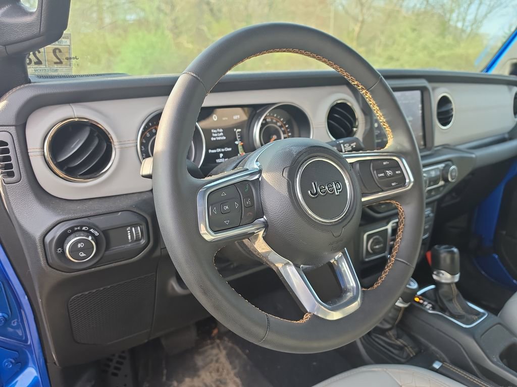 Used 2023 Jeep Gladiator Overland image 11