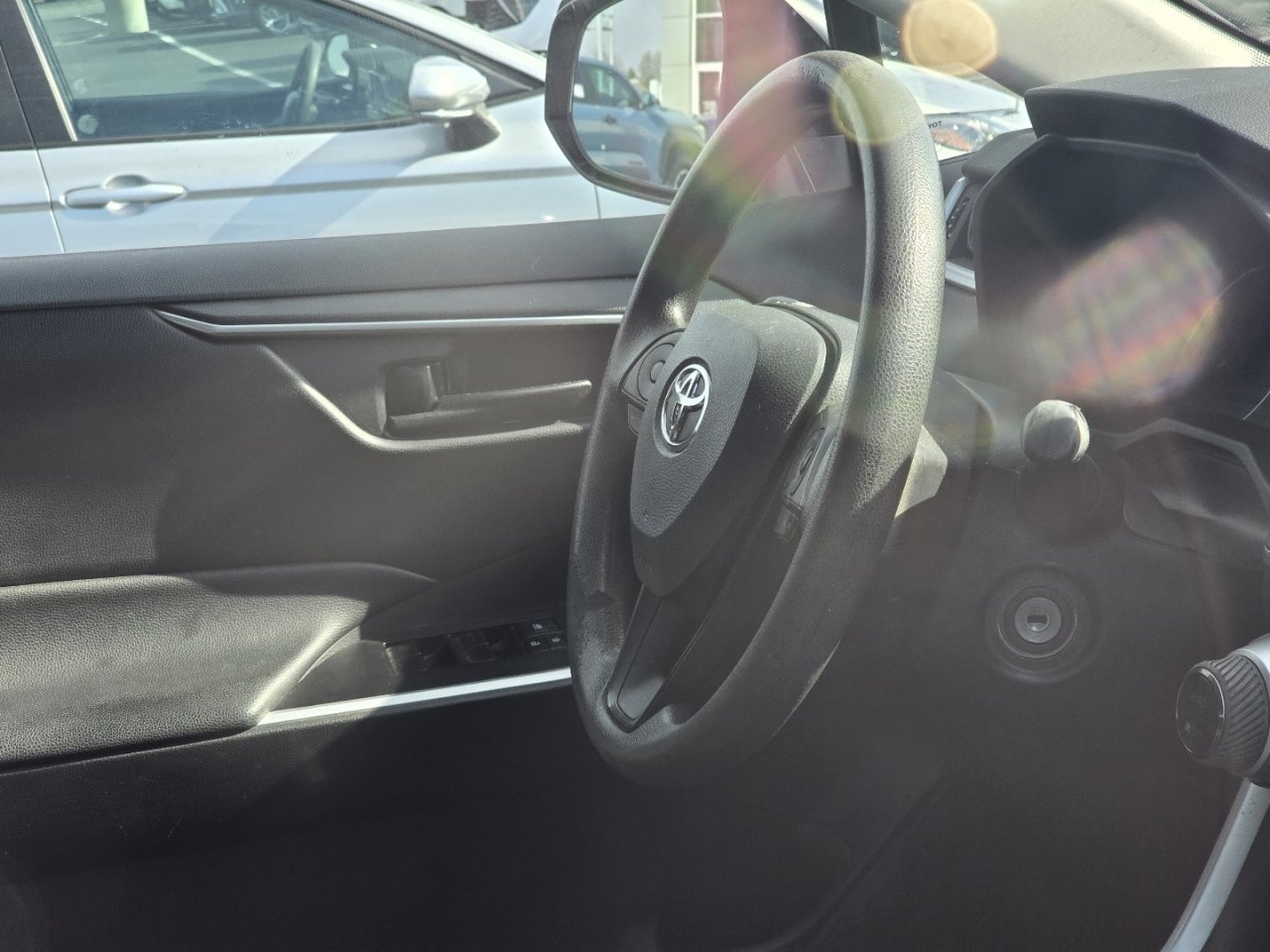 Used 2022 Toyota RAV4 LE image 19