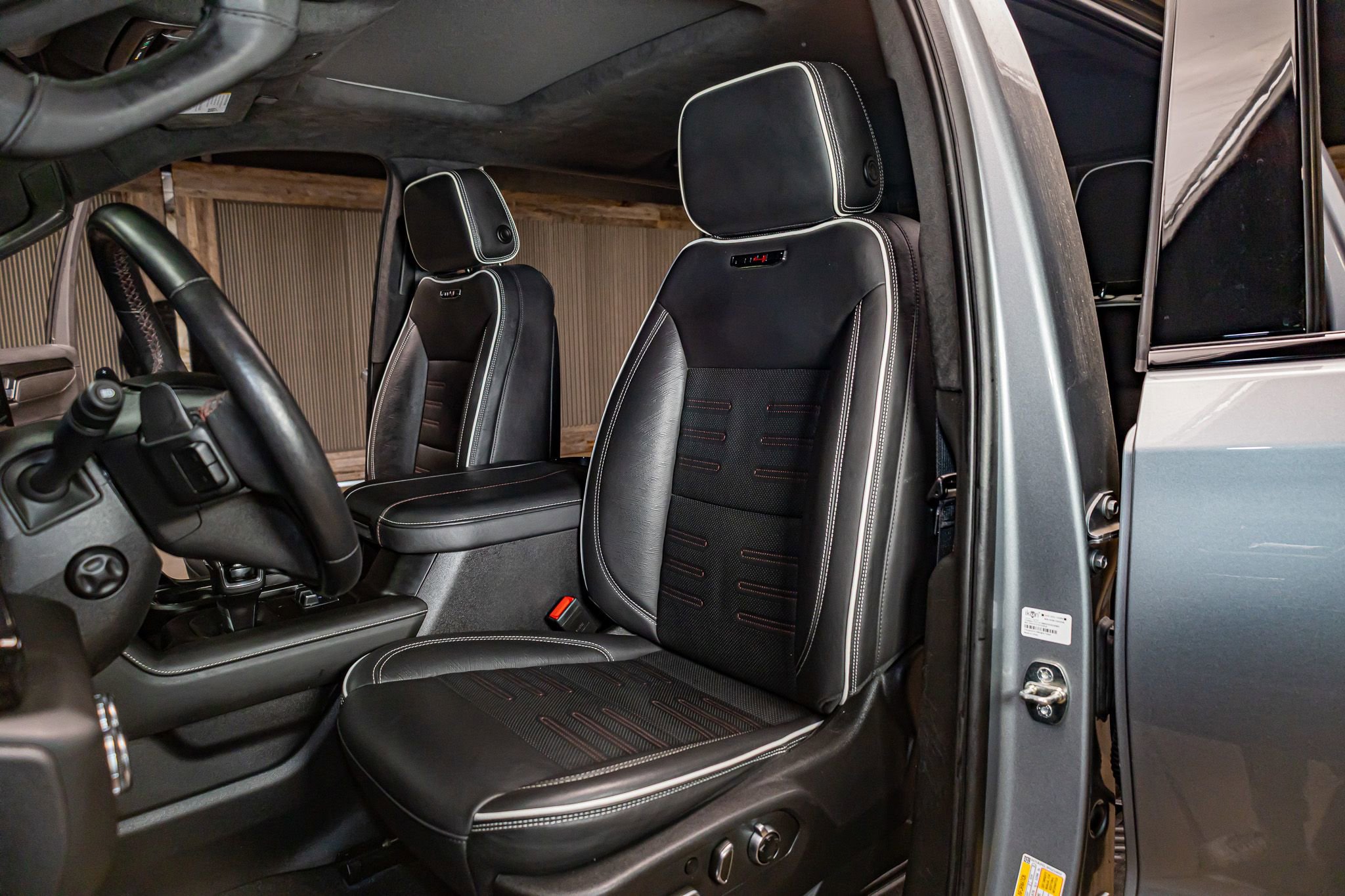 Used 2023 GMC Sierra 1500 AT4X image 25