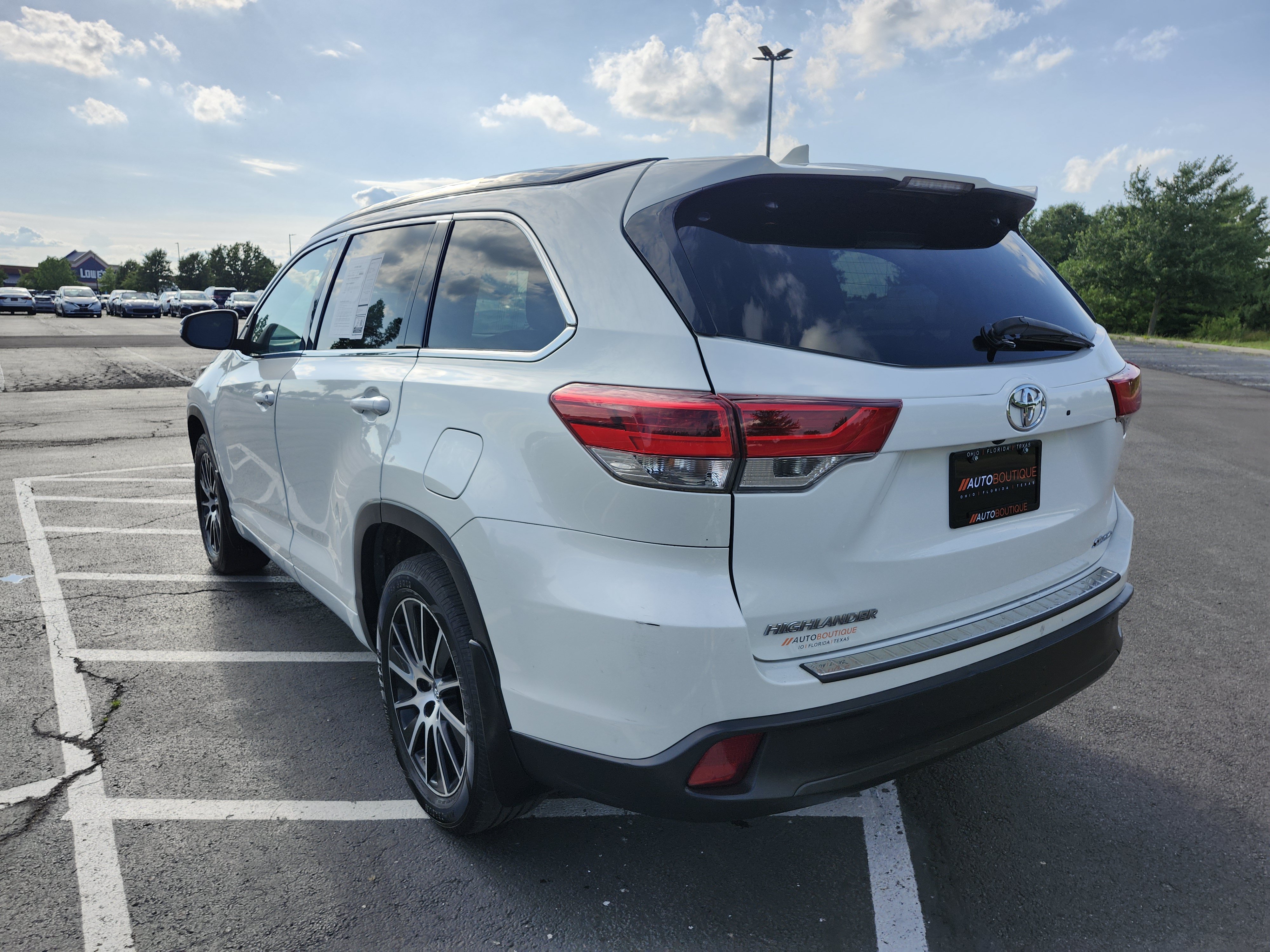 Used 2018 Toyota Highlander SE AWD/4WD image 16