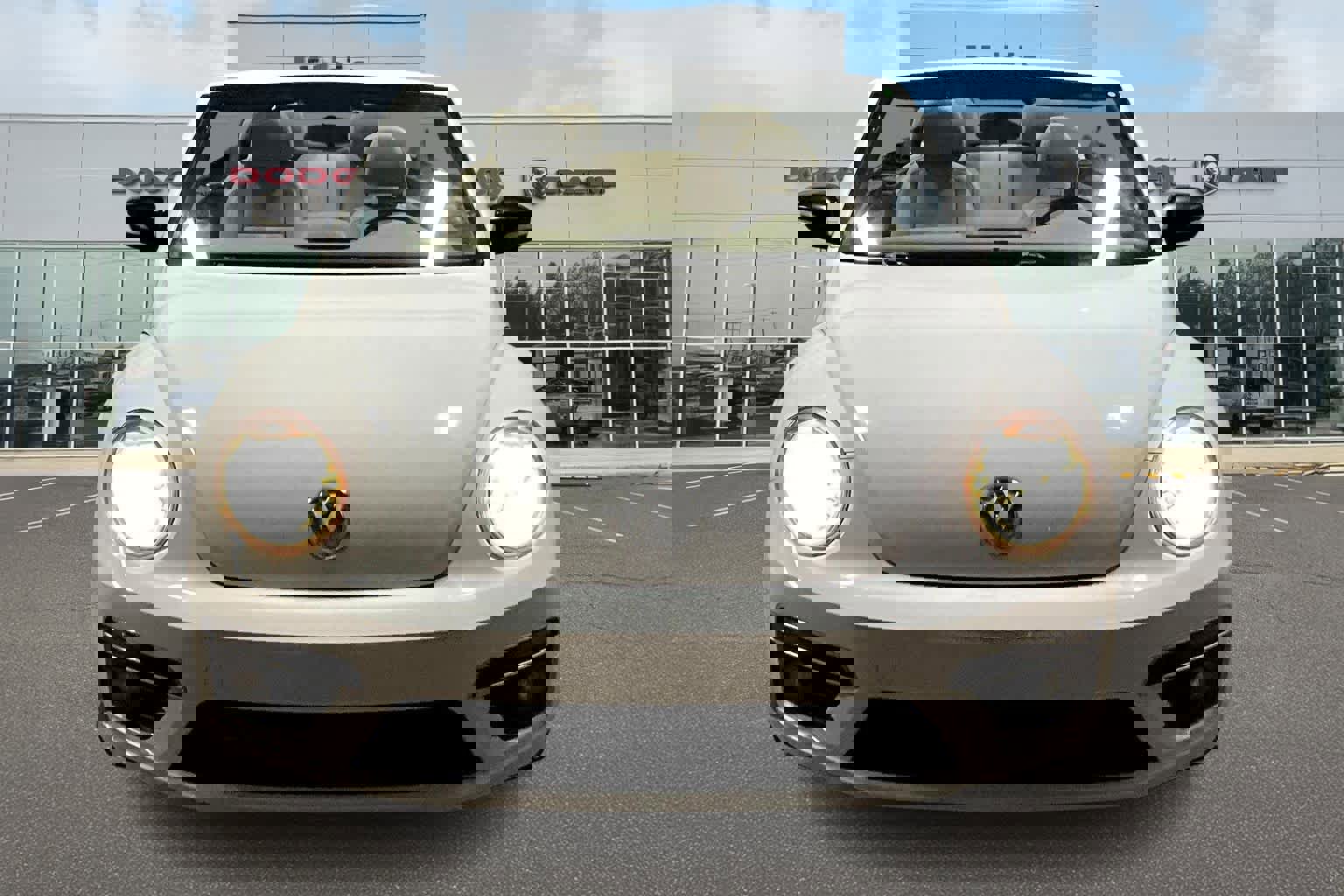 Used 2015 Volkswagen Beetle R-Line image 6