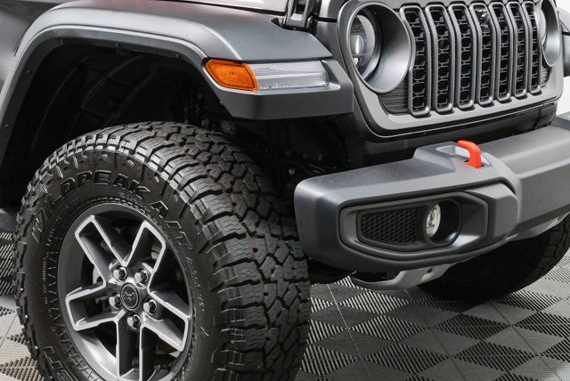 Used 2025 Jeep Gladiator Mojave w/ Convenience Group AWD/4WD image 35