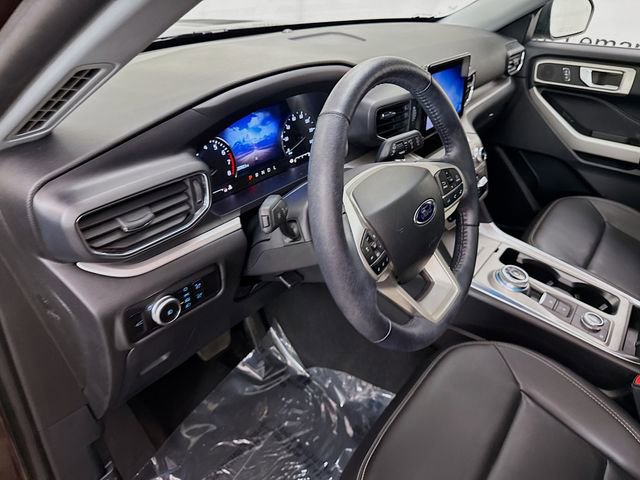 Used 2023 Ford Explorer XLT w/ Equipment Group 202A image 9