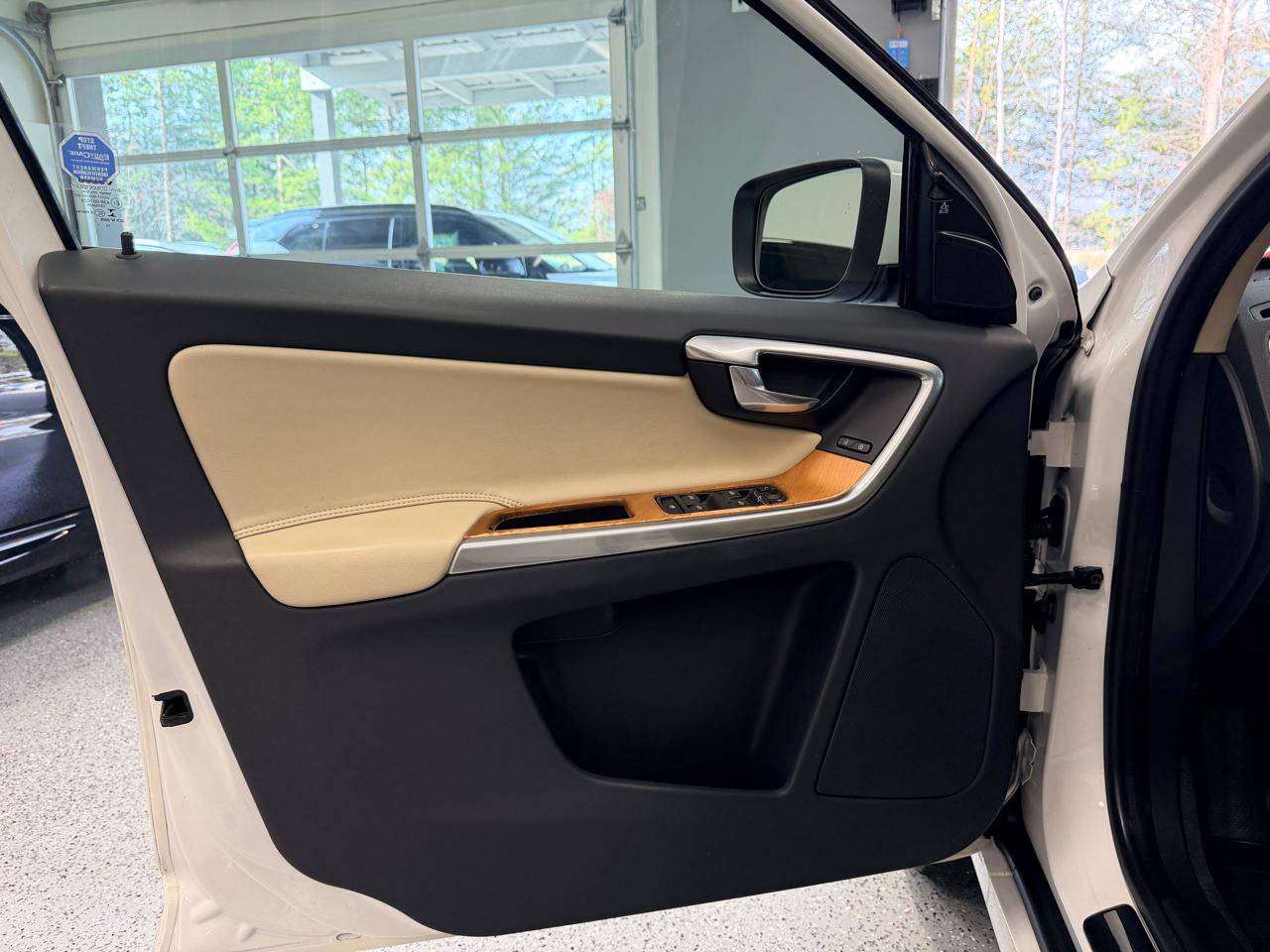 Used 2017 Volvo XC60 T5 Inscription w/ Preferred Option Package image 21