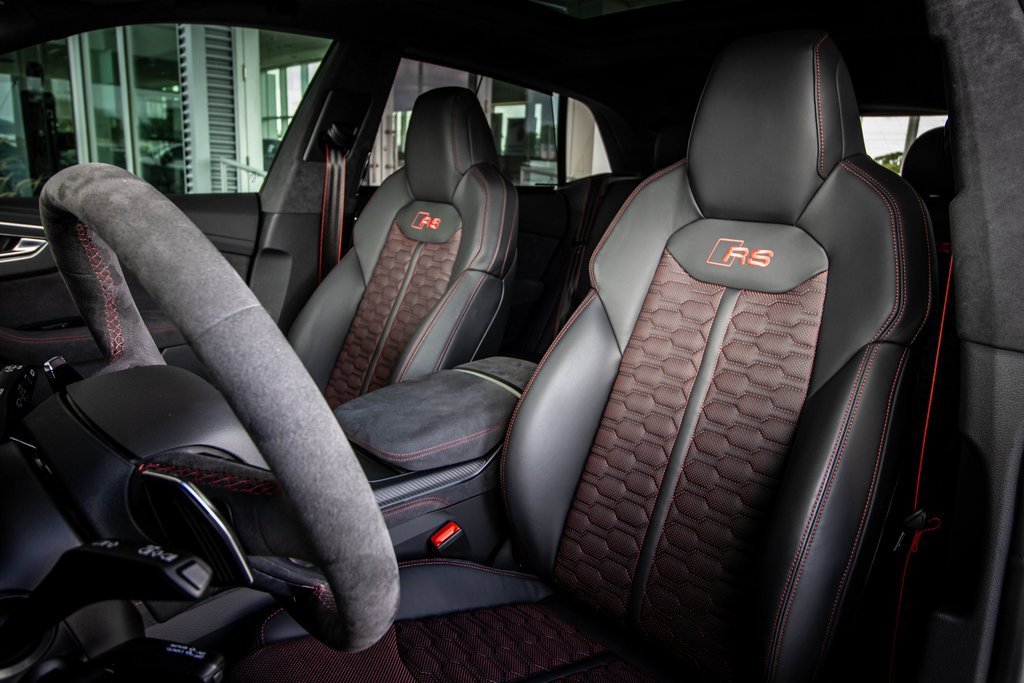 Used 2025 Audi RS Q8 performance image 29