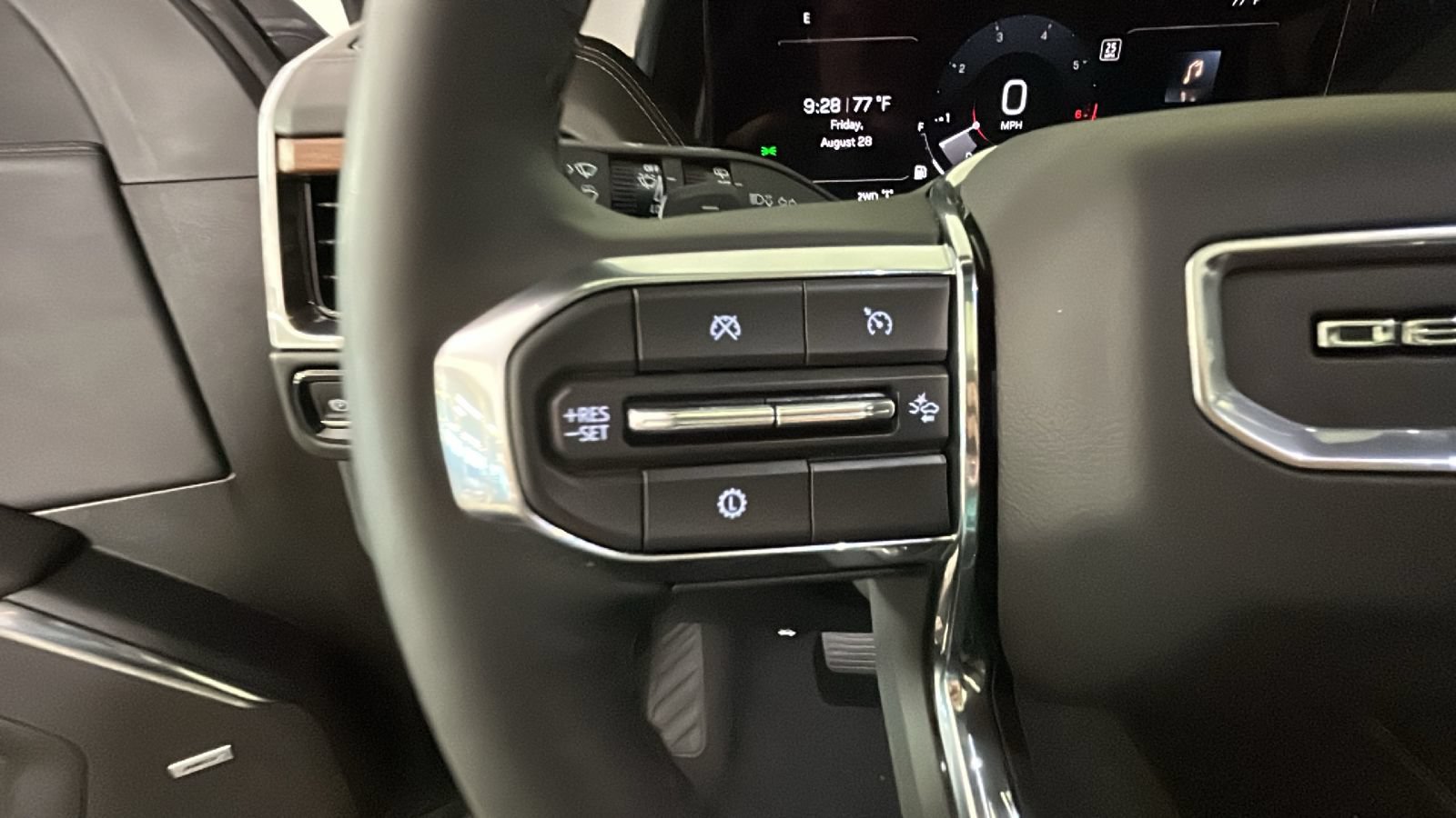 Used 2025 GMC Yukon Denali w/ Sun & Power Step Package AWD/4WD image 18