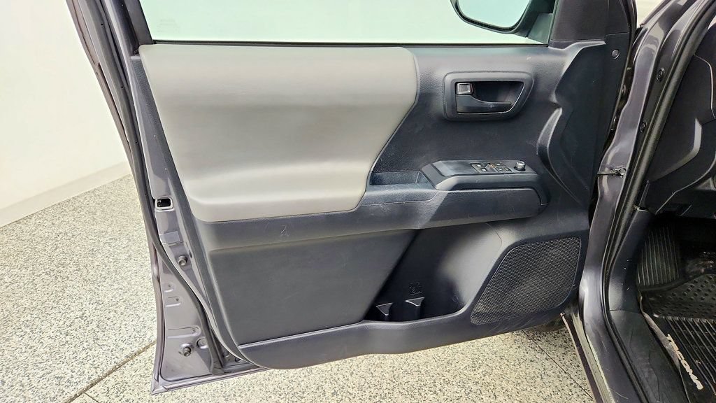 Used 2018 Toyota Tacoma SR RWD image 10