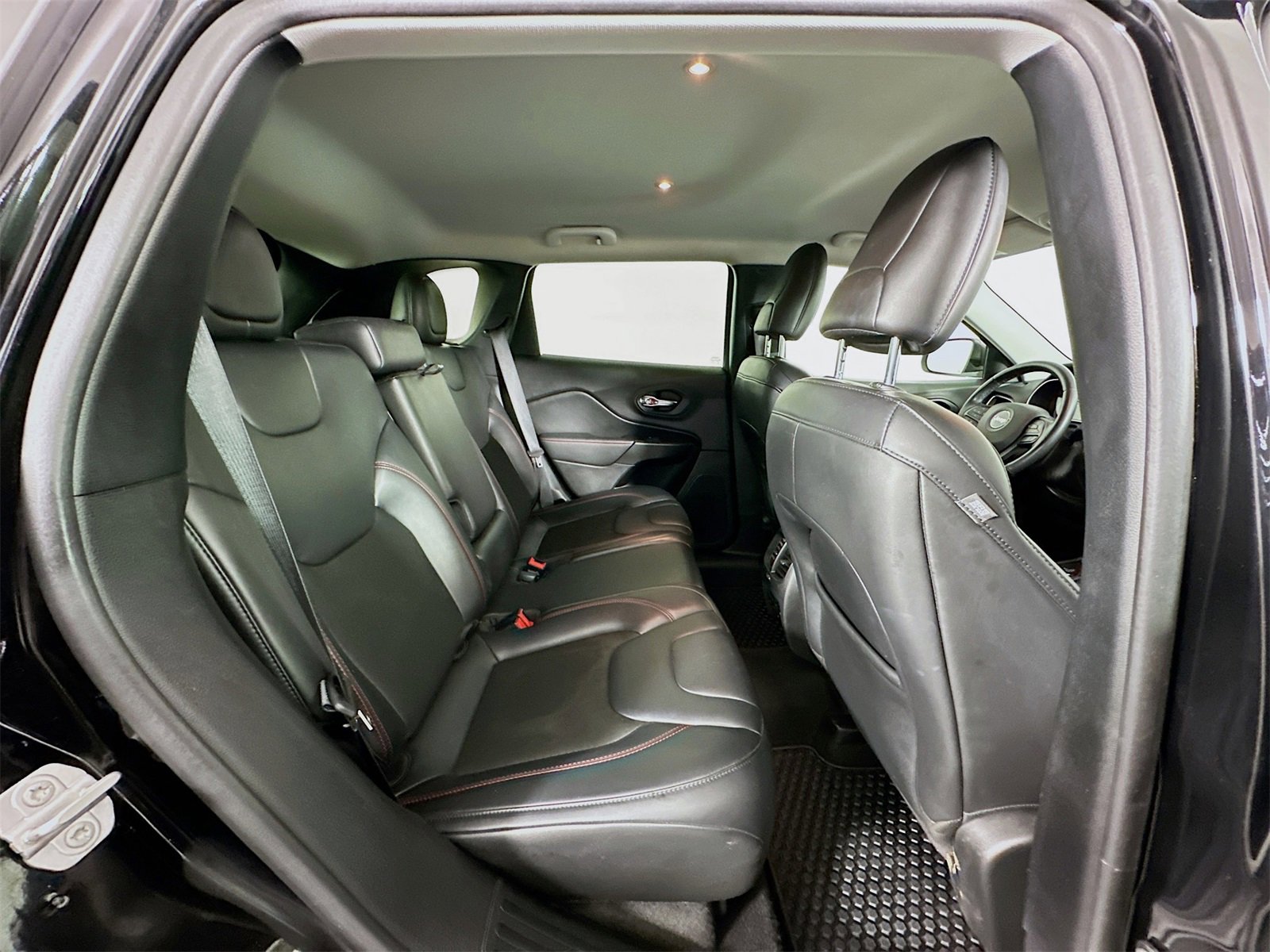 Used 2020 Jeep Cherokee Trailhawk w/ Cold Weather Group image 26