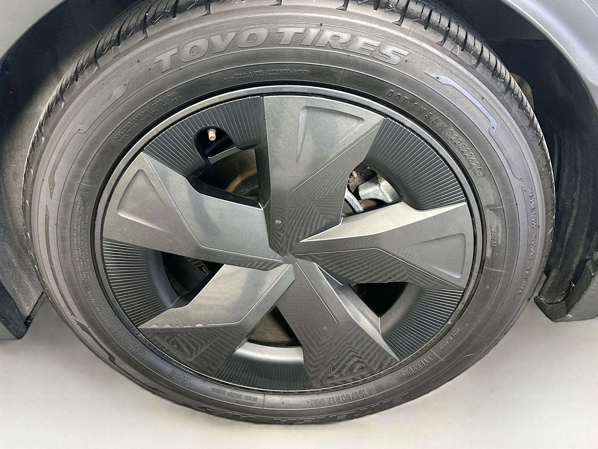 Used 2024 Toyota Prius LE FWD image 11