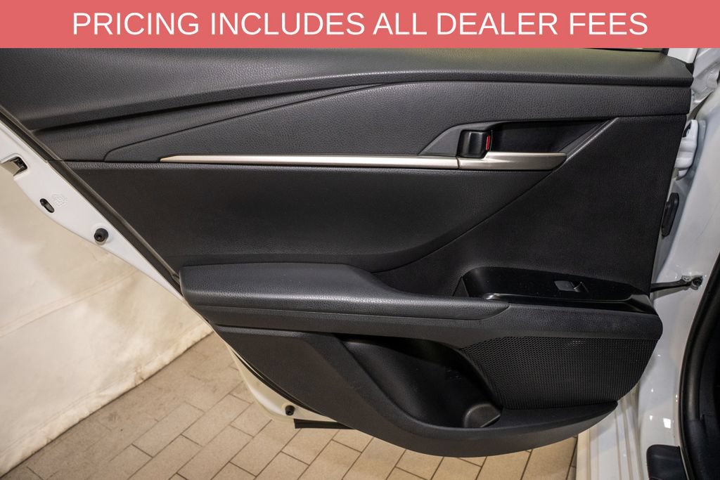 Used 2025 Toyota Camry SE FWD image 9