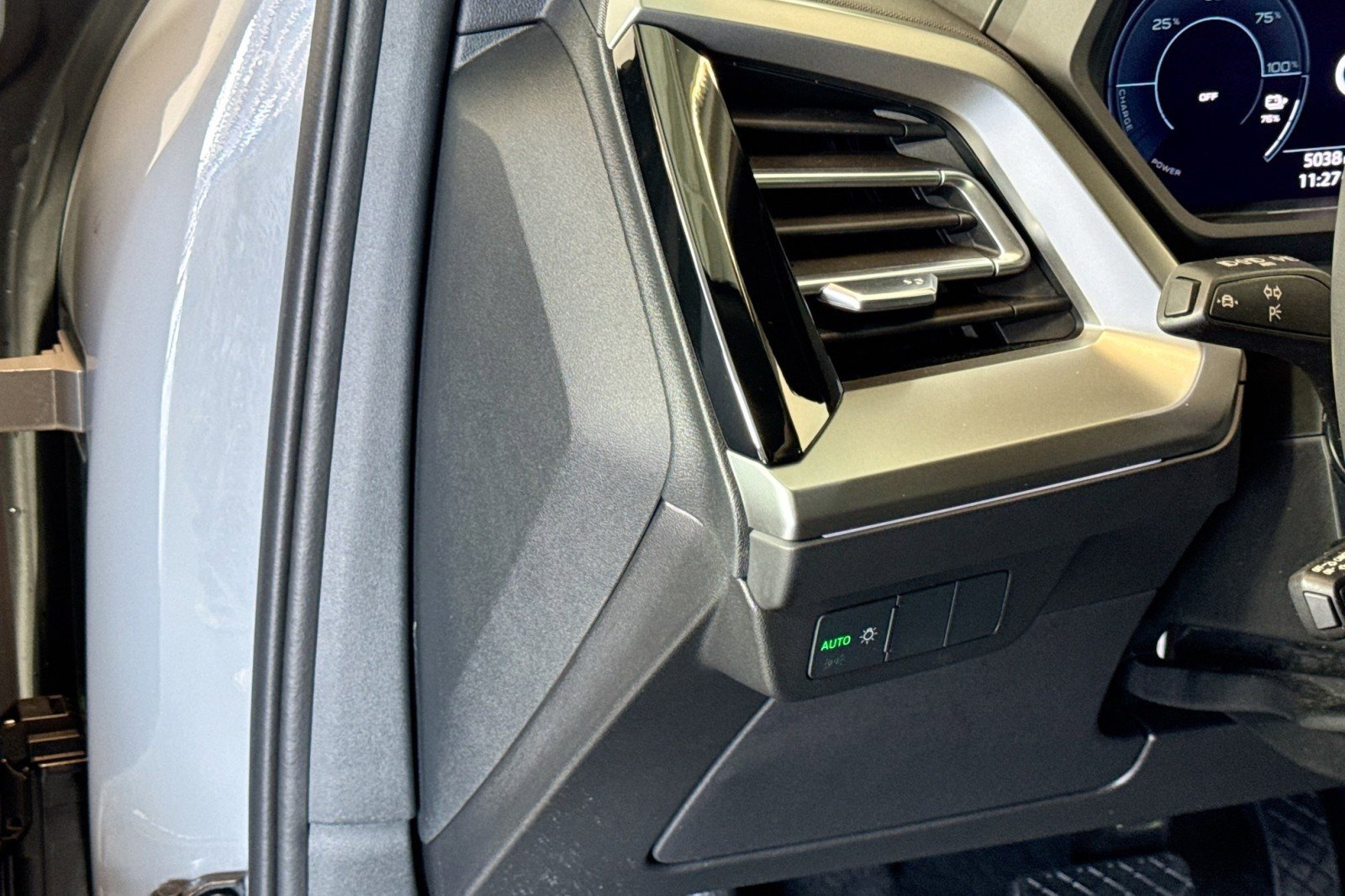 Used 2025 Audi Q4 e-tron Premium w/ Convenience Package image 10