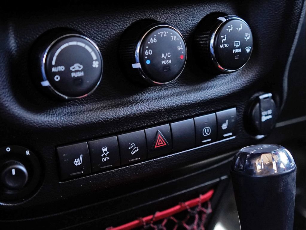 Used 2017 Jeep Wrangler Unlimited Rubicon image 18