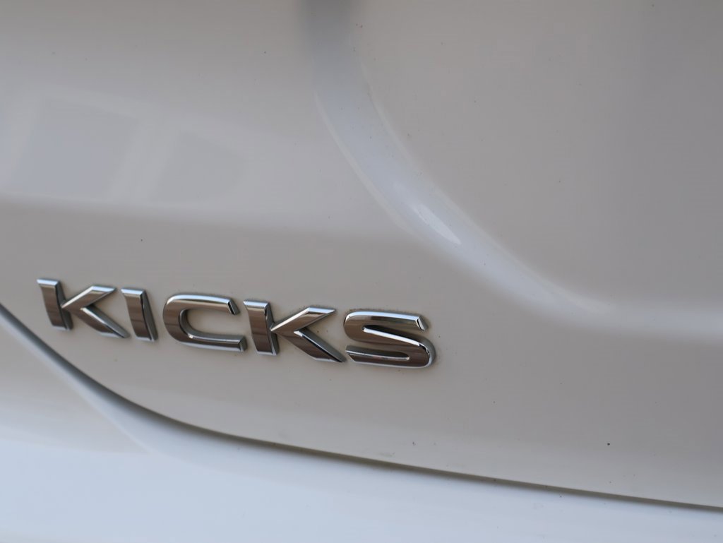 Used 2022 Nissan Kicks S image 17