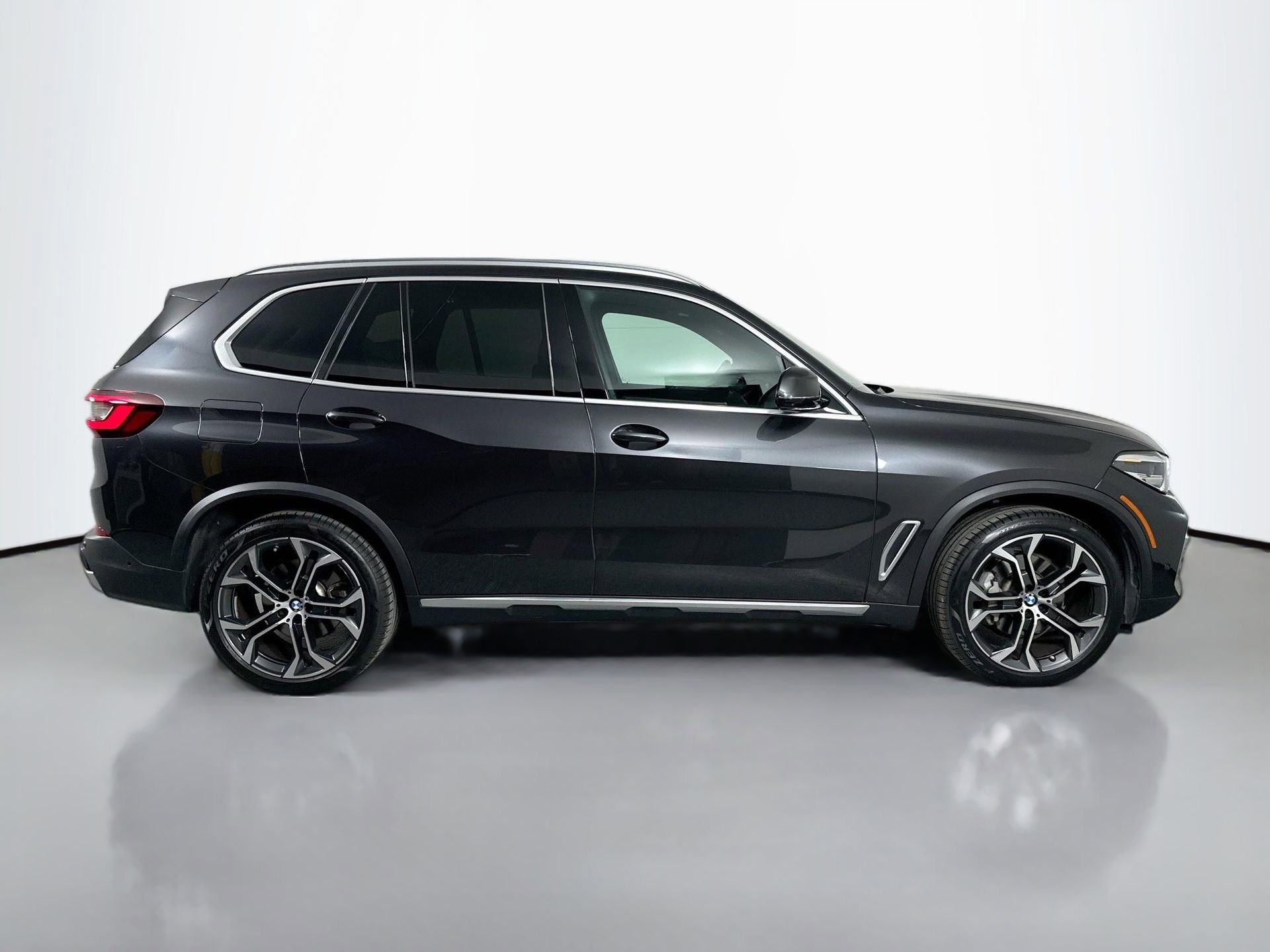 Certified 2023 BMW X5 xDrive40i w/ Premium Package image 5