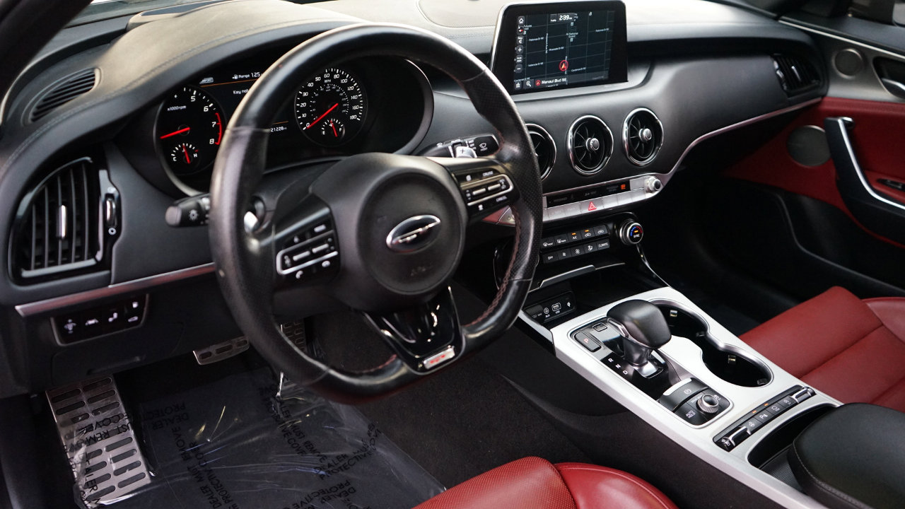 Used 2021 Kia Stinger GT2 image 10